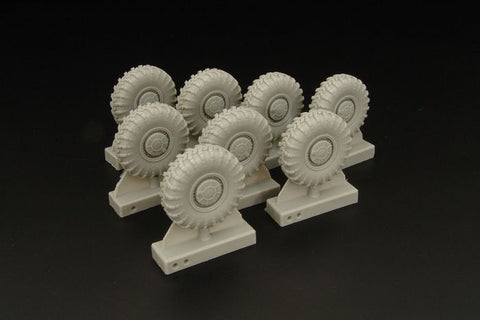 ハウラー HLX48377 1/48 BTR-60 ホイール (Mikromir用・レジン製)