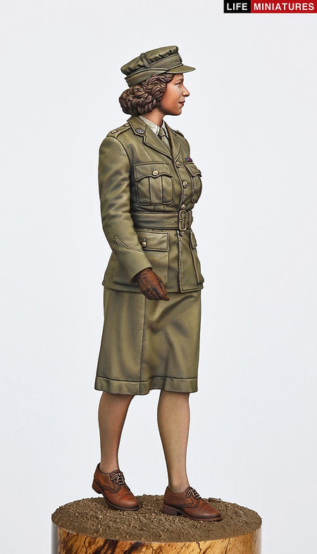 ライフミニチュア LM-35005 1/35 WWII イギリス 補助地方義勇軍 行進するエリザベス・ウィンザー2級准大尉 1945年