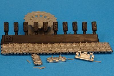 マスタークラブ MTL-35092 1/35 AMX-13 摩耗したラバーパッド用履帯