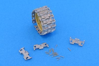 マスタークラブ MTL-35106 1/35 M24チャーフィー軽戦車 T72E1用履帯