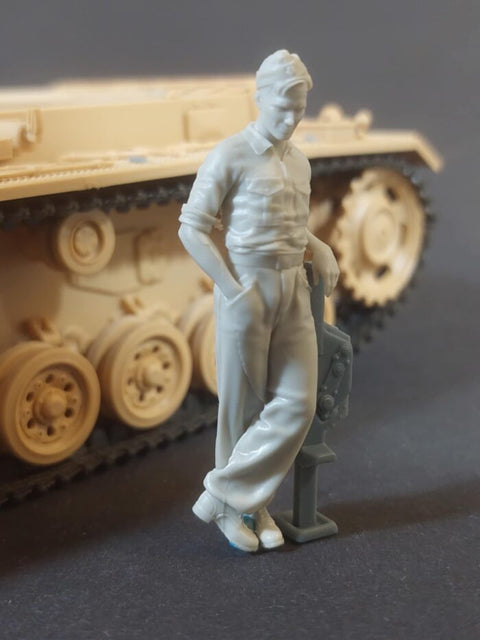 パンツァーアート FI35-238 1/35 ドイツ 戦車兵 修理中No1