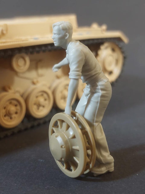 パンツァーアート FI35-239 1/35 ドイツ 戦車兵 修理中No2