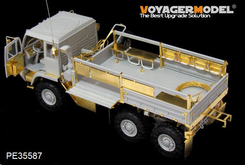ボイジャーモデル PE35587 1/35 現用アメリカ M1083 FMTV 基本セット(トランペッター)